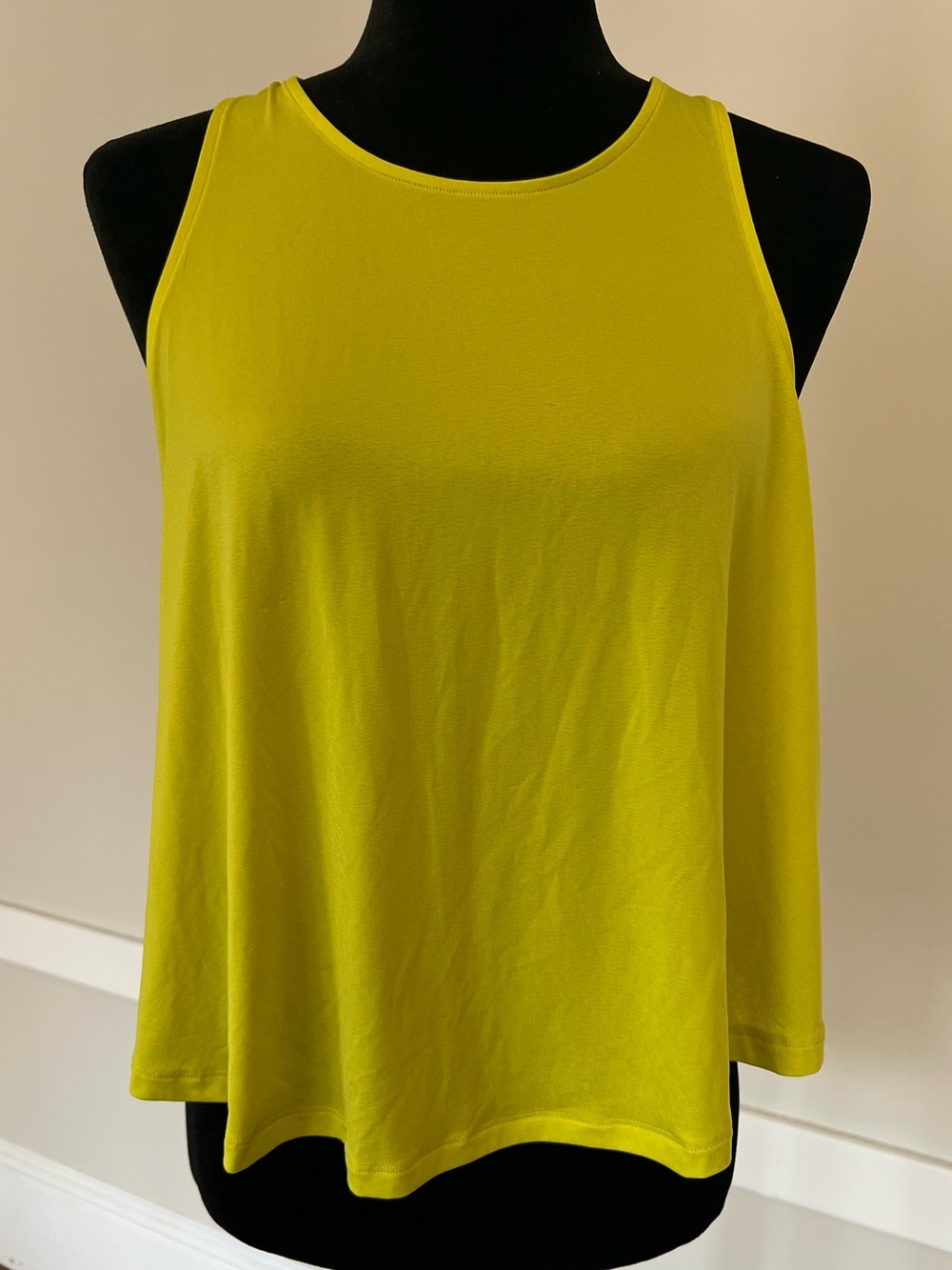 lululemon Sleeveless Swing Tank Bright Yellow Sz Medium Lightweight Workout Top